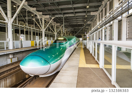 新函館北斗駅の新幹線 132386383