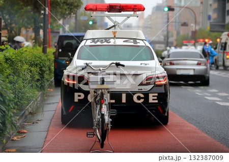 パトロールカー 132387009