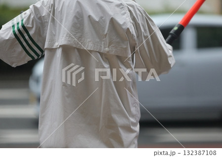 交通誘導員 132387108