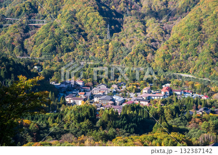 《秋の奥飛騨温泉郷》R158安房峠(旧道)から見下ろす平湯温泉街 132387142