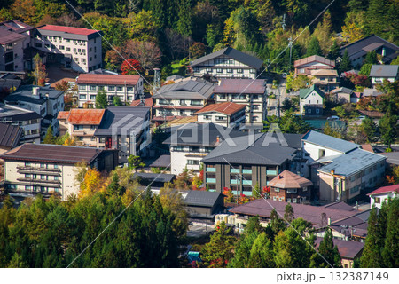 《秋の奥飛騨温泉郷》R158安房峠(旧道)から見下ろす平湯温泉街 132387149
