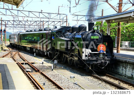初夏・新緑の日光へ… 登り勾配を駆け上がり東武日光駅に到着した『SL大樹ふたら』 132388675