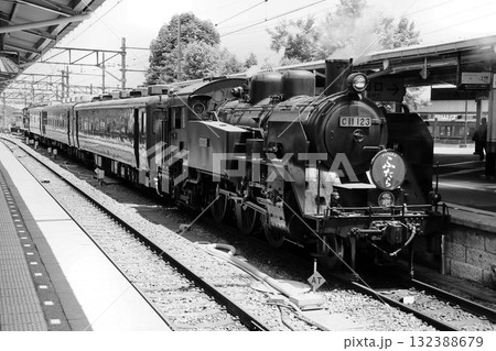 初夏の日光へようこそ… 登り勾配を駆け上がり東武日光駅に到着した『SL大樹ふたら』 初夏の日光へようこそ… 登り勾配を駆け上がり東武日光駅に到着した『SL大樹ふたら』 132388679