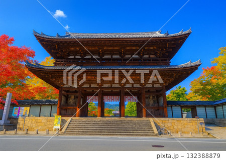 仁和寺　仁王門　紅葉 132388879