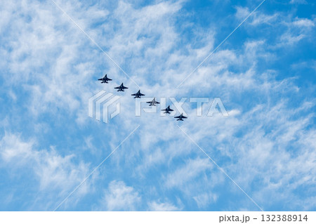 航空祭で機動飛行を披露するF2 航空祭で機動飛行を披露するF2 132388914