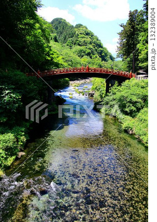 初夏・日光の清流… 水量豊かな大谷川と神橋・二荒山神社 132389004