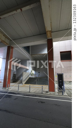 JR横浜線の小机駅北口、日産スタジアムへの最寄り駅・最寄りの出入口でエレベーターが設置 132389163