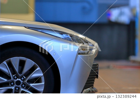 車のヘッドライト 132389244