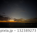 佐渡島の朝焼けと金星 132389273