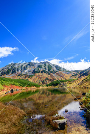 みどりが池と立山連峰秋の絶景 立山黒部アルペンルート 室堂平 富山県 みどりが池と立山連峰秋の絶景 立山黒部アルペンルート 室堂平 富山県 132389549