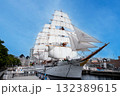 満帆の帆船日本丸 132389615