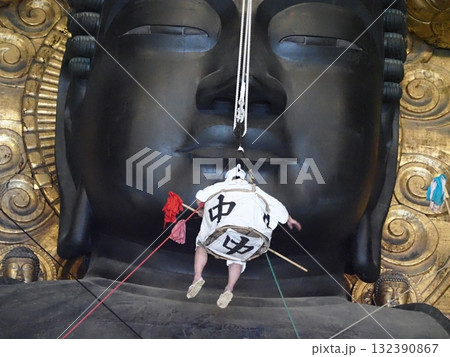 東大寺大仏殿のすす払い 東大寺大仏殿のすす払い 132390867