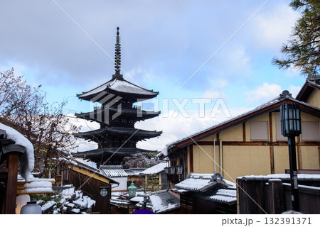 雪の日の八坂の塔 雪の日の八坂の塔 132391371