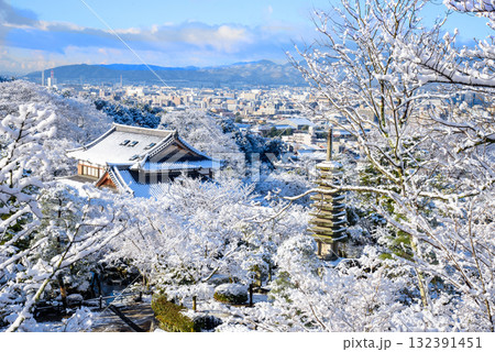 雪の降る清水寺 雪の降る清水寺 132391451