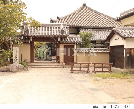 奈良　飛鳥寺　（日本最古の寺、大仏ほか）　 132391480