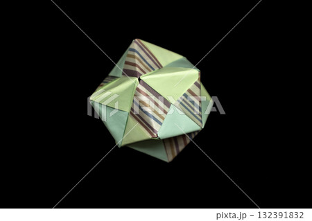 華やかな折り紙作品 132391832