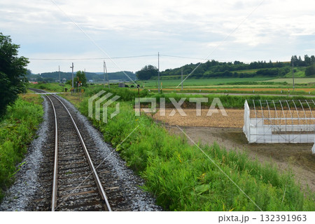 JR北海道石北本線緋牛内駅から愛し野駅間の風景(2023年夏) 132391963