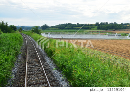 JR北海道石北本線緋牛内駅から愛し野駅間の風景(2023年夏) JR北海道石北本線緋牛内駅から愛し野駅間の風景(2023年夏) 132391964