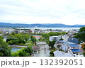 和歌山市の和歌浦天満宮から見下ろす御手洗池公園と和歌浦湾 132392051