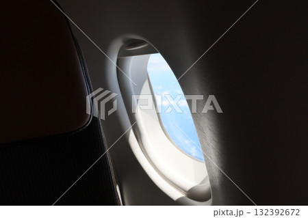 窓 飛行機 航空機 132392672