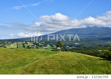9月のほしかぜの丘と斜里岳 9月のほしかぜの丘と斜里岳 132392709