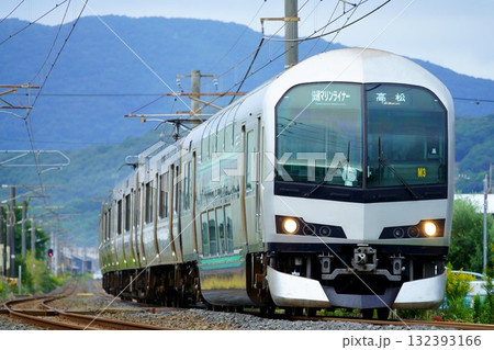 予讃線：端岡～国分　快速マリンライナー（5000系+223系） 132393166