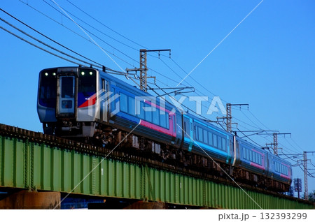 予讃線:市坪~北伊予 特急宇和海(N2000系+2000系・4両編成) 予讃線:市坪~北伊予 特急宇和海(N2000系+2000系・4両編成) 132393299