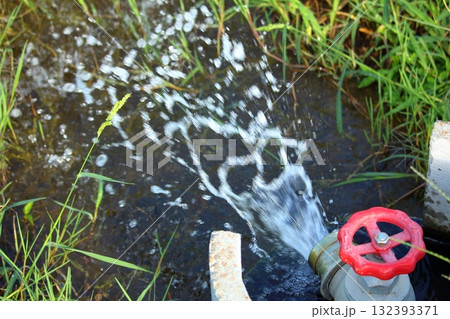 田んぼの水栓 132393371