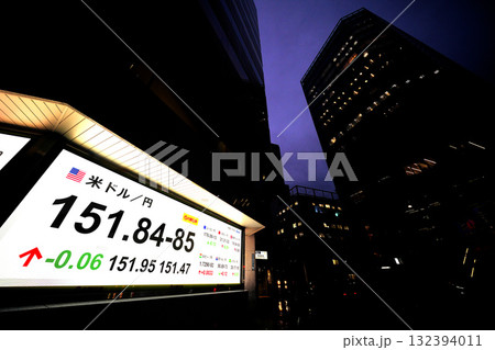 日本の東京都市景観151.84-85米ドル/円(前日比8円27銭安4万9307円79銭。株価/終値) 日本の東京都市景観151.84-85米ドル/円(前日比8円27銭安4万9307円79銭。株価/終値) 132394011
