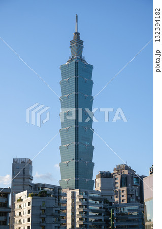 台北の街並みと台北101／台湾 132394182
