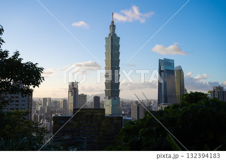 台北の街並みと台北101の夕景/台湾 台北の街並みと台北101の夕景/台湾 132394183