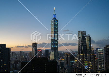 台北の街並みと台北101の夕景/台湾 台北の街並みと台北101の夕景/台湾 132394193