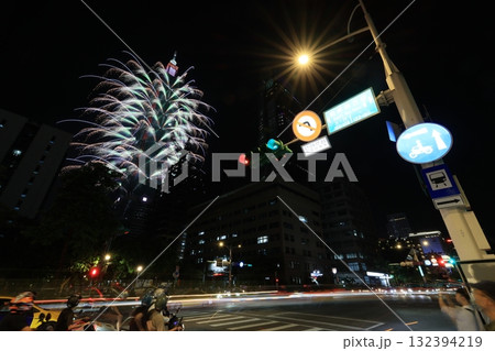花火 キラキラ輝くもの 線香花火 132394219