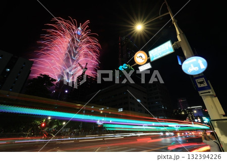 花火 キラキラ輝くもの 線香花火 132394226