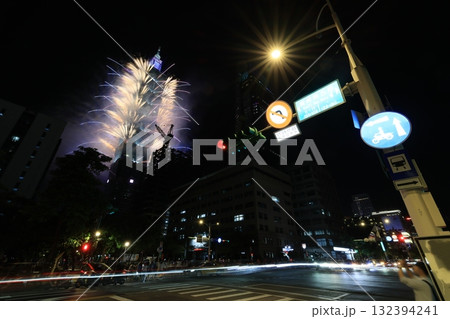 花火 キラキラ輝くもの 線香花火 132394241