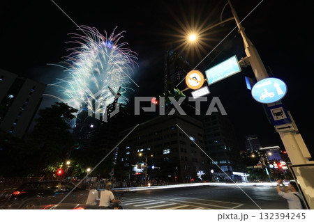花火 キラキラ輝くもの 線香花火 132394245