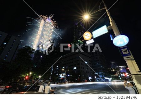 花火 キラキラ輝くもの 線香花火 132394246
