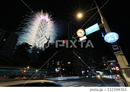 花火 キラキラ輝くもの 線香花火 132394301