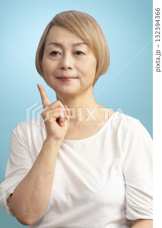 笑顔の若々しいシニア女性 132394366