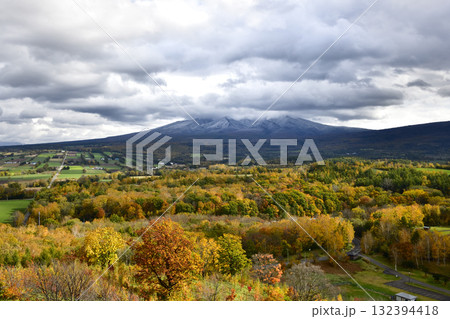 10月の宇宙展望台の景観 132394418
