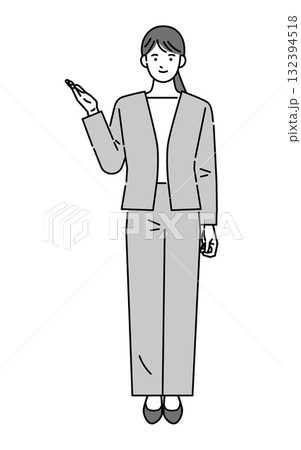 ポーズをとるスーツ姿のビジネスウーマン ポーズをとるスーツ姿のビジネスウーマン 132394518