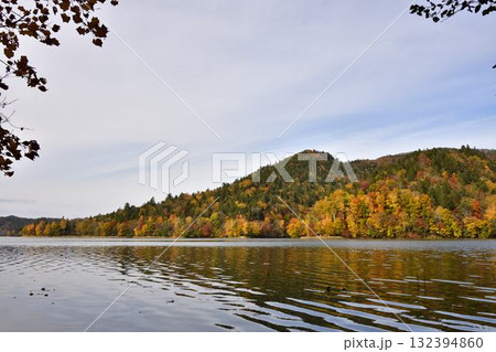 チミケップ湖の紅葉 チミケップ湖の紅葉 132394860