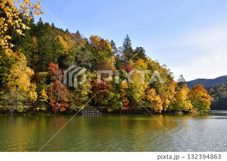 チミケップ湖の紅葉 チミケップ湖の紅葉 132394863