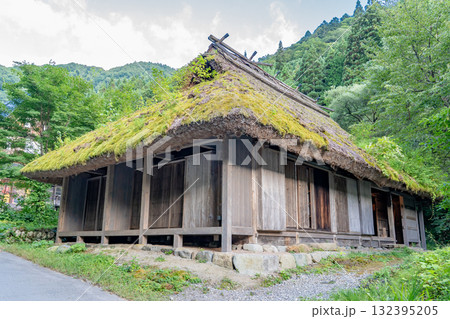 飛騨地方の平湯民俗館 旧豊坂家住宅(高山市指定文化財)江戸時代中期の古民家 飛騨地方の平湯民俗館 旧豊坂家住宅(高山市指定文化財)江戸時代中期の古民家 132395205