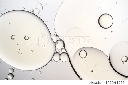 透明な水の白い背景テクスチャ 132395951