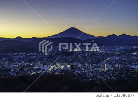 弘法山公園から見た秦野市街地と富士山 弘法山公園から見た秦野市街地と富士山 132396677