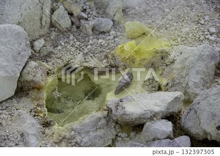 川湯硫黄山の景色 132397305