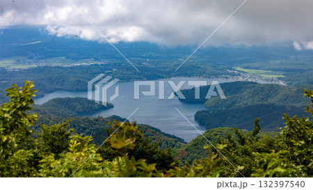 信州の夏 斑尾山山頂からの野尻湖 長野県信濃町 日本 信州の夏 斑尾山山頂からの野尻湖 長野県信濃町 日本 132397540