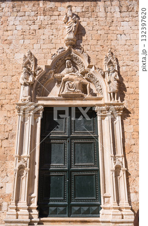 Pieta sculpture adorning Franciscan Monastery portal in Dubrovnik Pieta sculpture adorning Franciscan Monastery portal in Dubrovnik 132397620