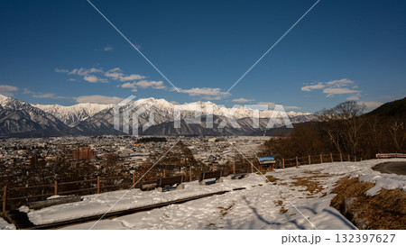 冠雪の北アルプス　山並み　長野県白馬村 132397627